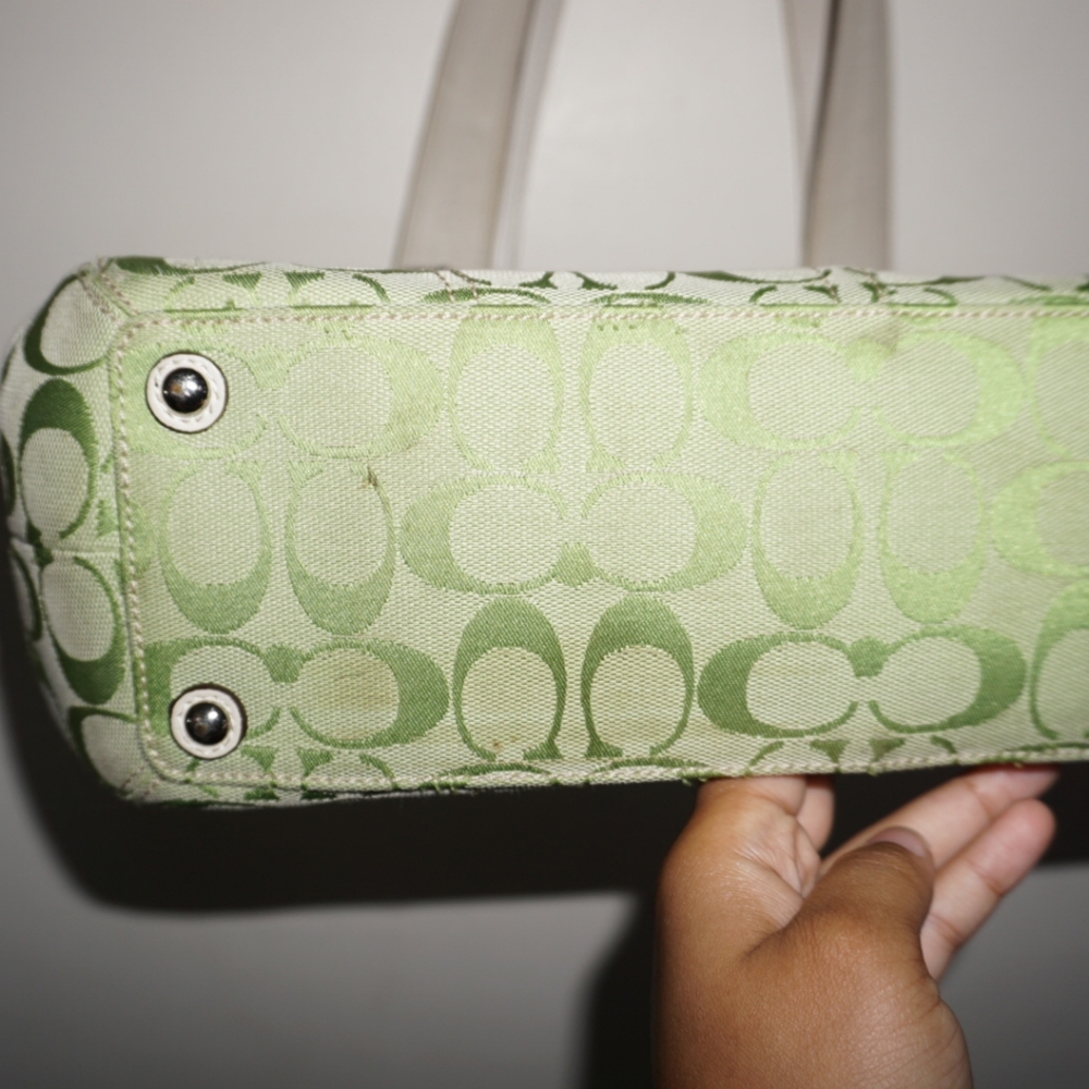 ☆SOLD: Vintage Coach Pistachio Green Monogram Shoulder Handbag☆ - Picture 6 of 8